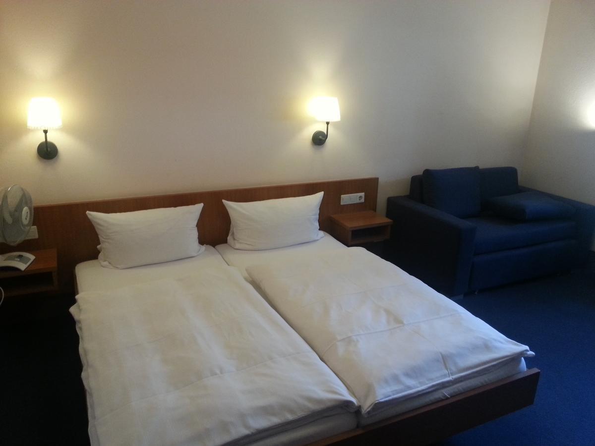 ZIP Hotel Lingenfeld Buitenkant foto